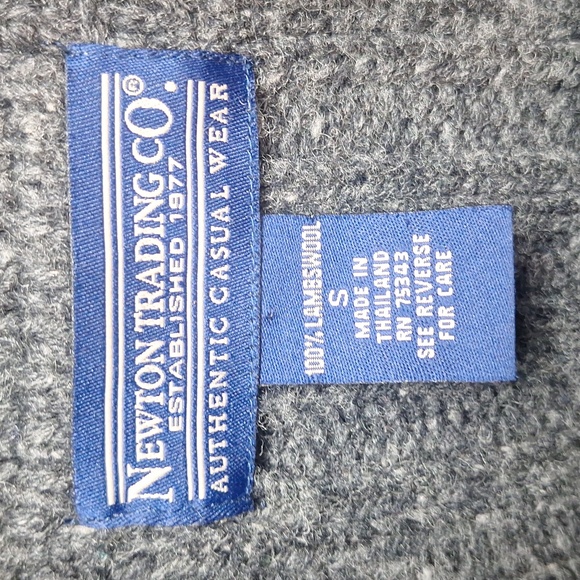 Exquisite Lambswool Tie-Front Sweater with a Luxurious Long Collar Size Small - Picture 2 of 13